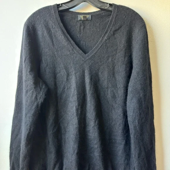 Charter Club Luxury Cashmere Men's Black V-Neck Sweater - Picture 2 of 7